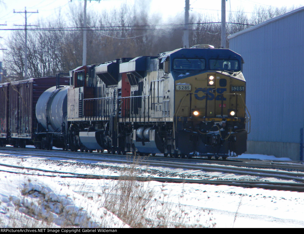 CSXT 5285 & CN 8870